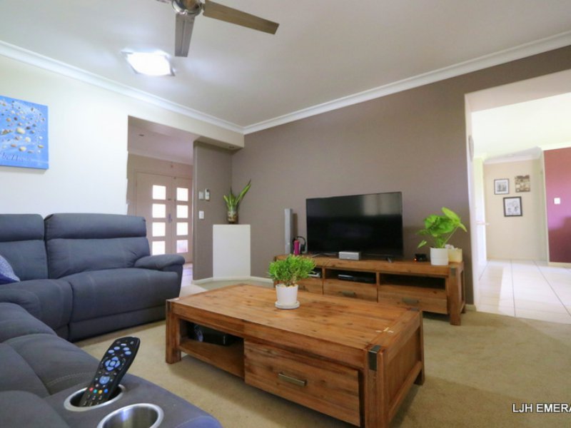 Photo - 17 Coldstream Street, Emerald QLD 4720 - Image 6