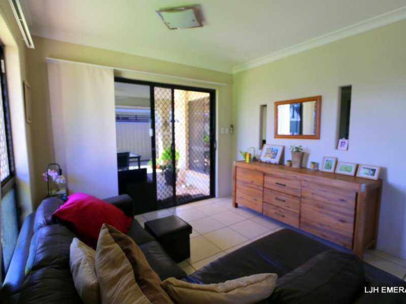 Photo - 17 Coldstream Street, Emerald QLD 4720 - Image 8