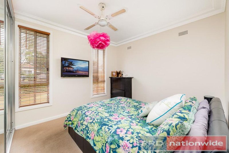 Photo - 17 Colleen Avenue, Picnic Point NSW 2213 - Image 5