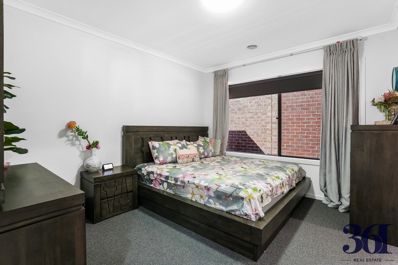 Photo - 17 Colosseum Drive, Strathtulloh VIC 3338 - Image 12