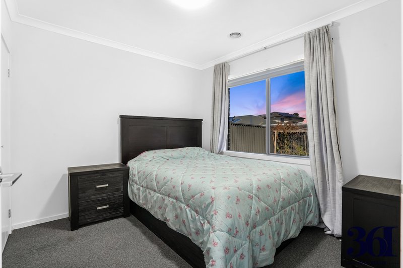 Photo - 17 Colosseum Drive, Strathtulloh VIC 3338 - Image 14