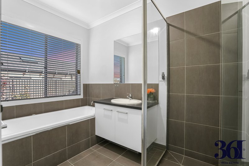 Photo - 17 Colosseum Drive, Strathtulloh VIC 3338 - Image 15