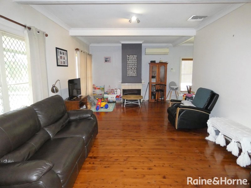 Photo - 17 Condor Crescent, Moree NSW 2400 - Image 3