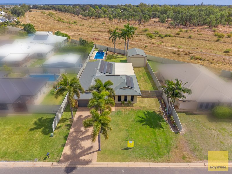 Photo - 17 Cook Close, Emerald QLD 4720 - Image 2