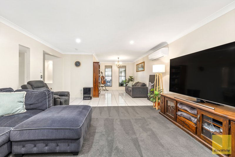 Photo - 17 Cook Close, Emerald QLD 4720 - Image 4