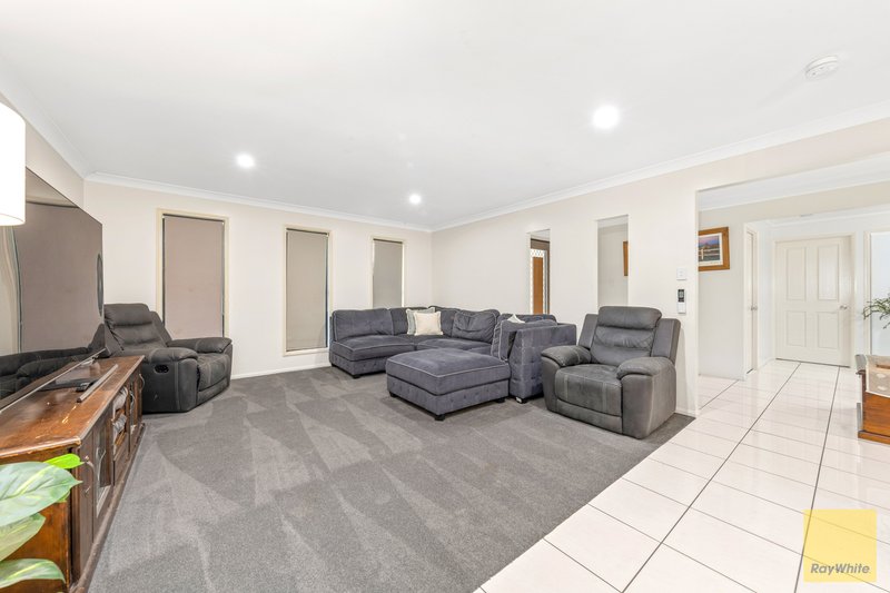 Photo - 17 Cook Close, Emerald QLD 4720 - Image 5