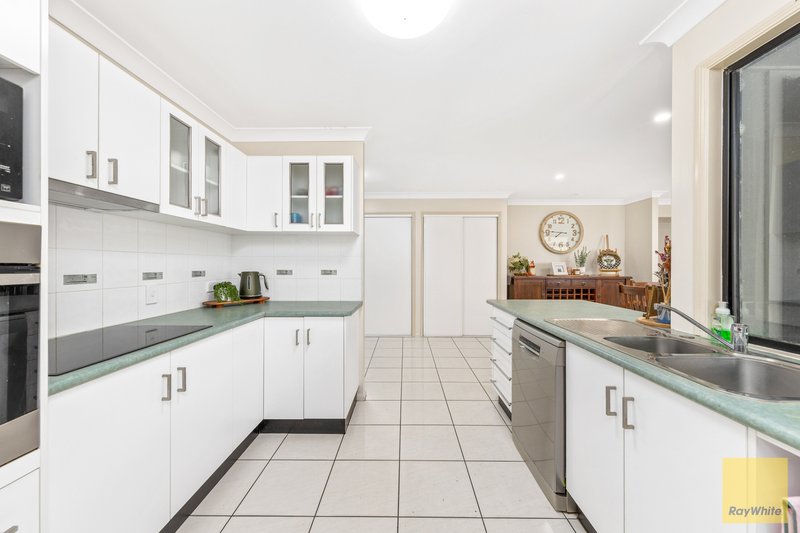 Photo - 17 Cook Close, Emerald QLD 4720 - Image 7