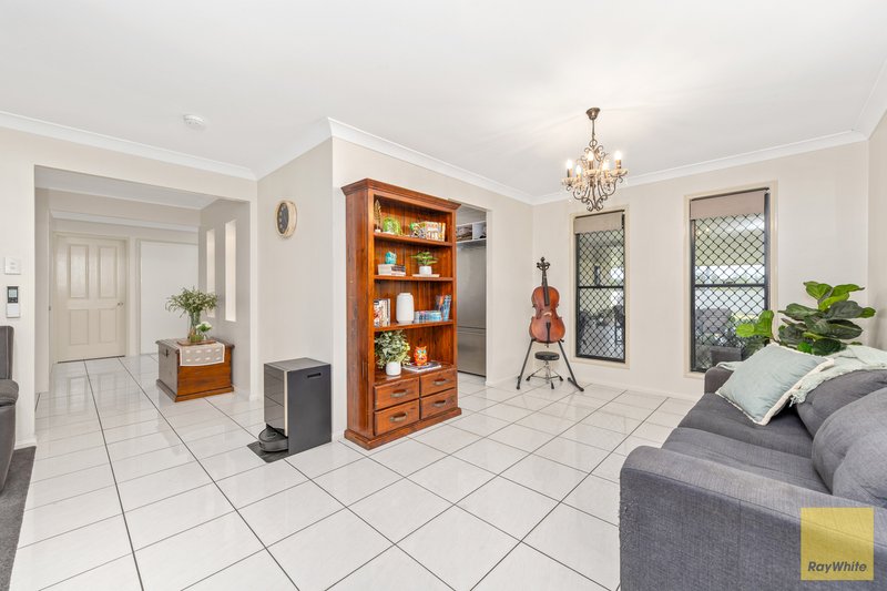 Photo - 17 Cook Close, Emerald QLD 4720 - Image 16