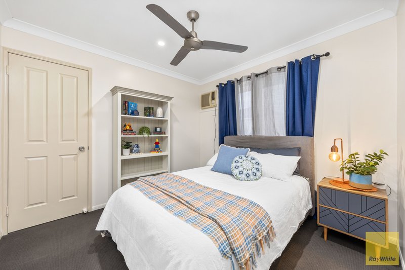 Photo - 17 Cook Close, Emerald QLD 4720 - Image 17