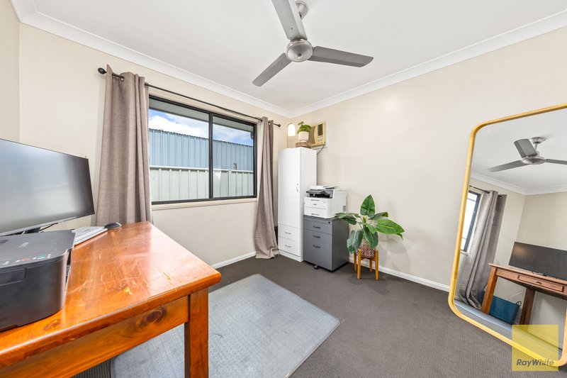 Photo - 17 Cook Close, Emerald QLD 4720 - Image 18