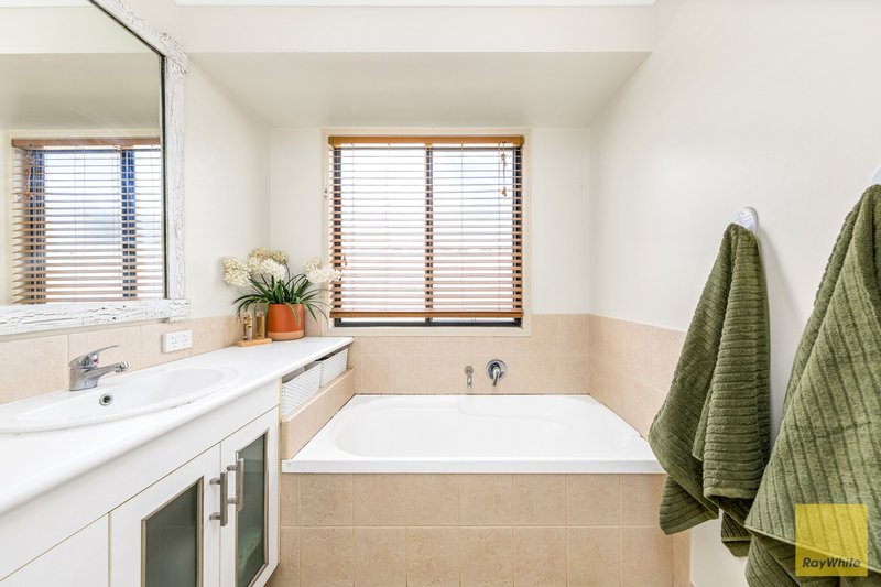 Photo - 17 Cook Close, Emerald QLD 4720 - Image 22