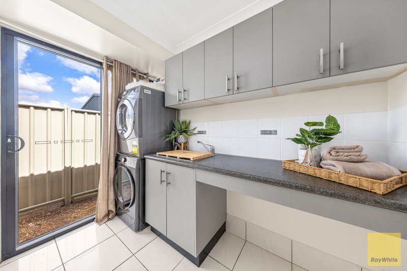 Photo - 17 Cook Close, Emerald QLD 4720 - Image 23