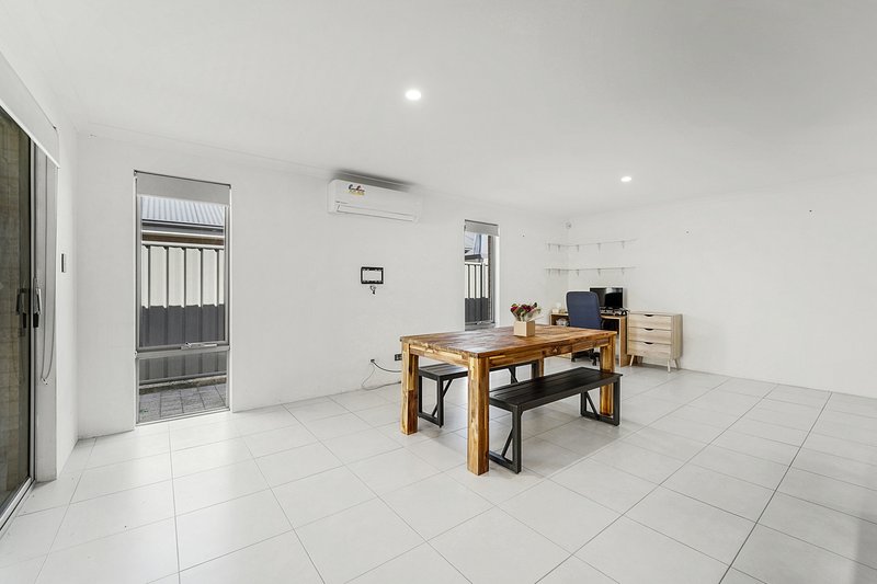 Photo - 17 Corbridge Avenue, Wellard WA 6170 - Image 11