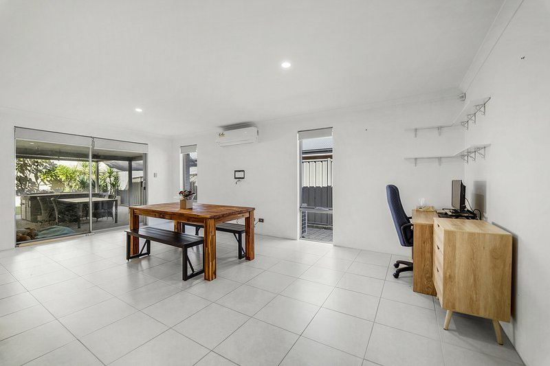 Photo - 17 Corbridge Avenue, Wellard WA 6170 - Image 12