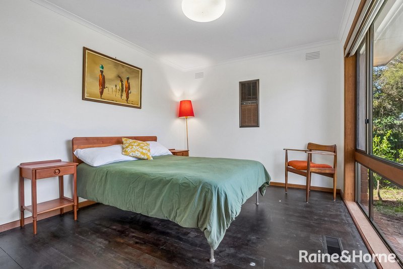Photo - 17 Coulthard Street, Castlemaine VIC 3450 - Image 4