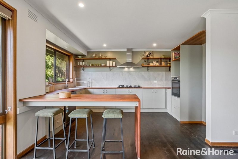 Photo - 17 Coulthard Street, Castlemaine VIC 3450 - Image 6