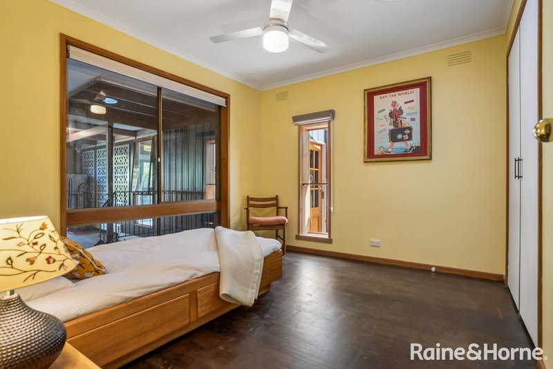 Photo - 17 Coulthard Street, Castlemaine VIC 3450 - Image 9