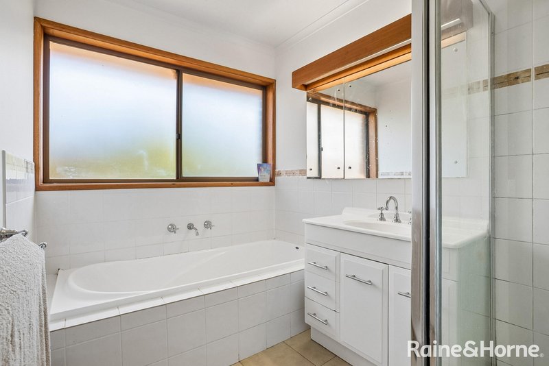 Photo - 17 Coulthard Street, Castlemaine VIC 3450 - Image 12