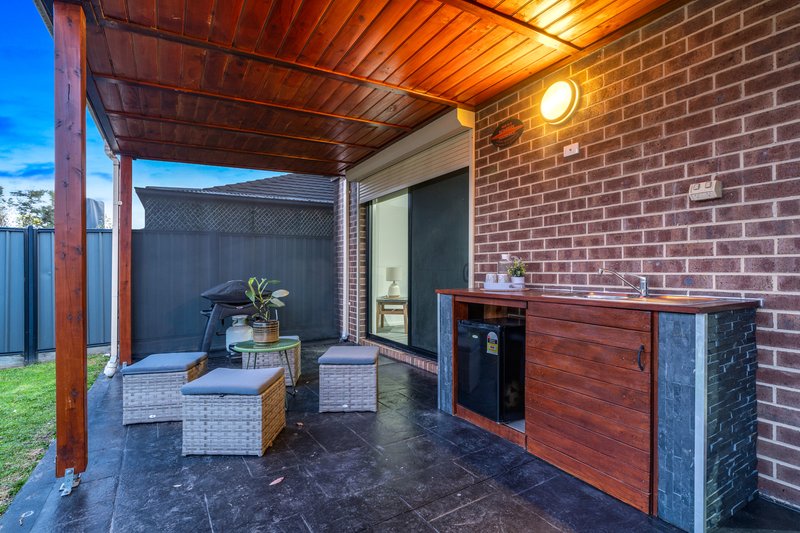 Photo - 17 Creekbridge Street, Craigieburn VIC 3064 - Image 17