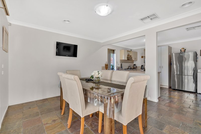 Photo - 17 Crespin Place, Roxburgh Park VIC 3064 - Image 7