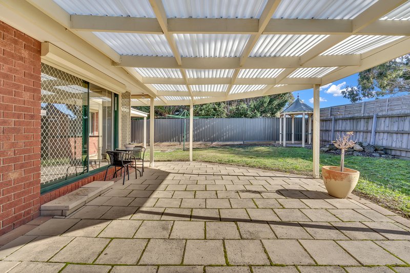 Photo - 17 Crespin Place, Roxburgh Park VIC 3064 - Image 16