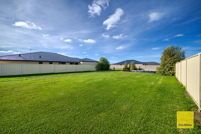 17 Crispe Way, Mckail WA 6330