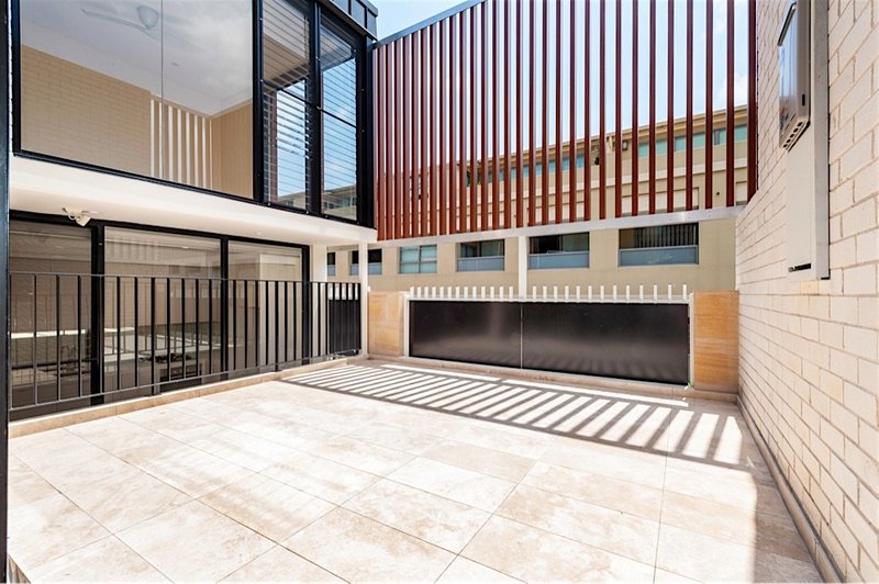 Photo - 17 Crown Street, Glebe NSW 2037 - Image 2