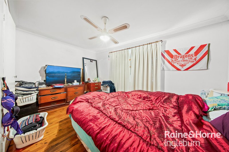 Photo - 17 Cumberland Road, Ingleburn NSW 2565 - Image 5