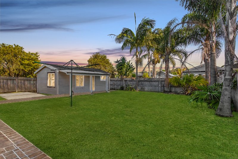 Photo - 17 Cunningham Road, Killarney Vale NSW 2261 - Image 7