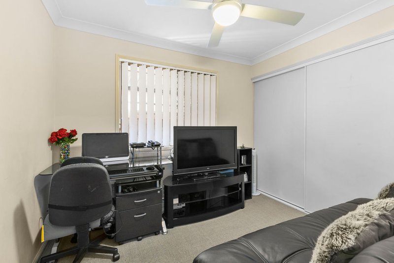 Photo - 17 Curve Avenue, Wynnum QLD 4178 - Image 7