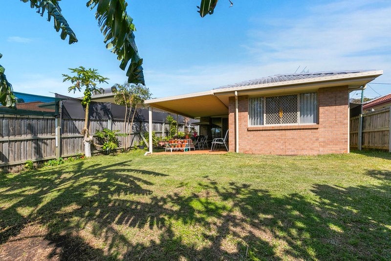 Photo - 17 Curve Avenue, Wynnum QLD 4178 - Image 8