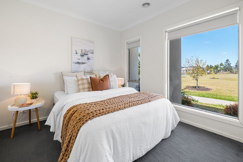 Photo - 17 Dalston Path, Wyndham Vale VIC 3024 - Image 9