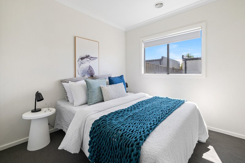 Photo - 17 Dalston Path, Wyndham Vale VIC 3024 - Image 11