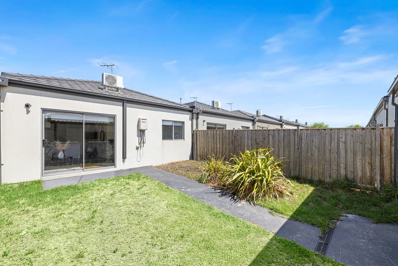 Photo - 17 Dalston Path, Wyndham Vale VIC 3024 - Image 13