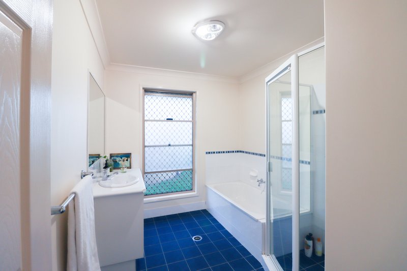 Photo - 17 Darlington Court, Flinders View QLD 4305 - Image 21