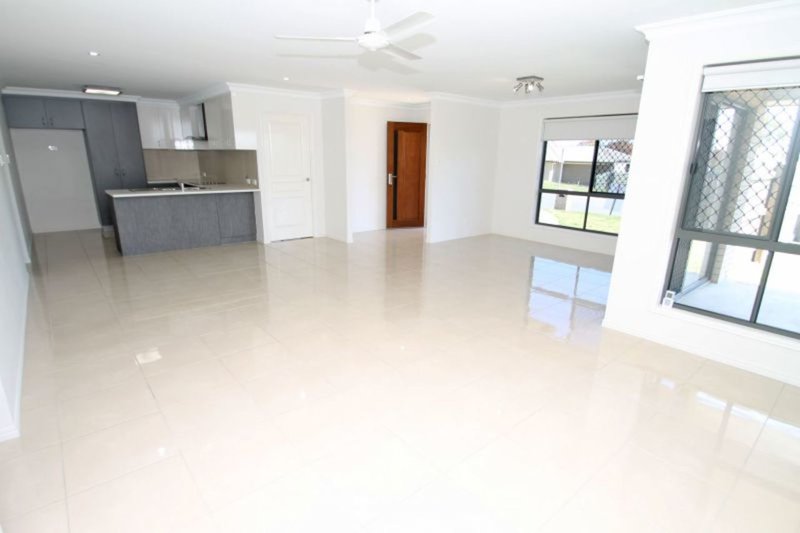 Photo - 17 Dartmouth Close, Clinton QLD 4680 - Image 4