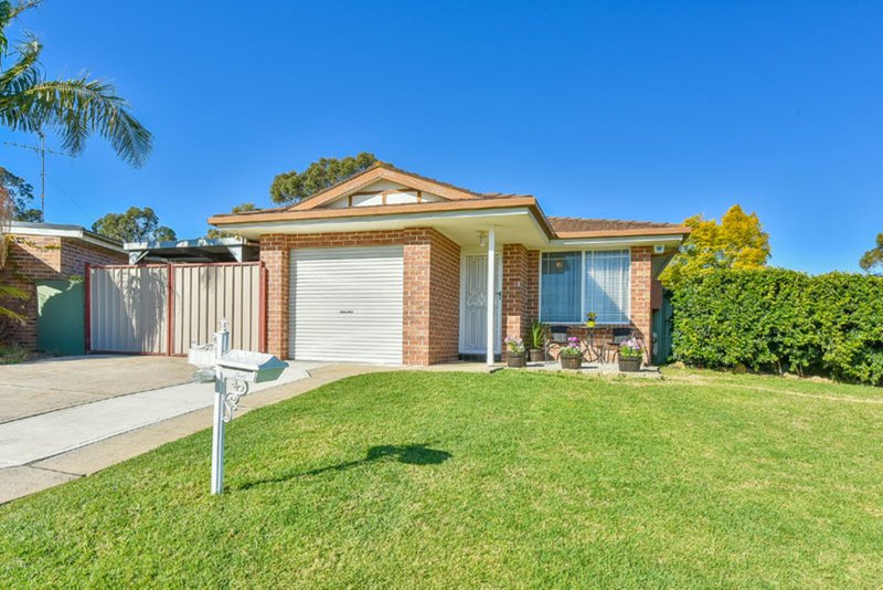 17 Davey Place, St Helens Park NSW 2560