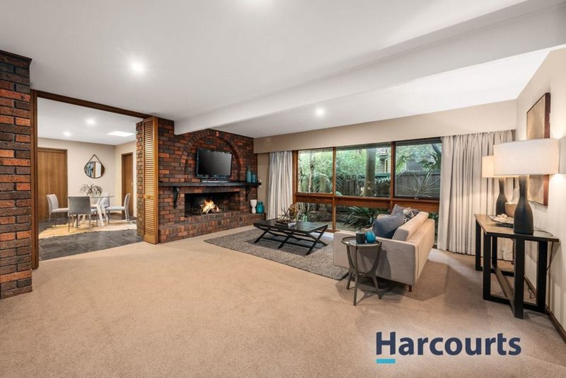 17 Deanswood Close, Wantirna South VIC 3152