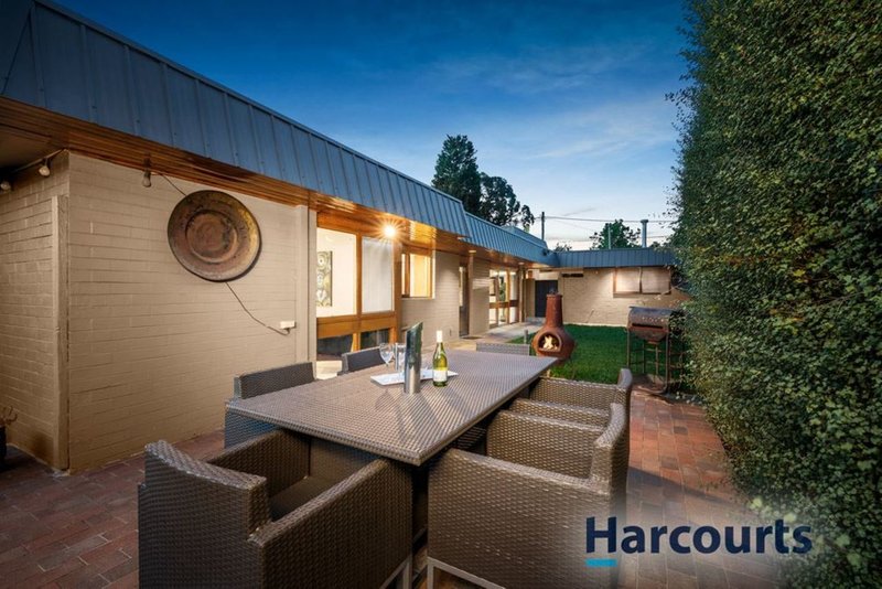 Photo - 17 Deanswood Close, Wantirna South VIC 3152 - Image 11