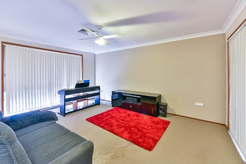 Photo - 17 Debenham Avenue, Leumeah NSW 2560 - Image 4