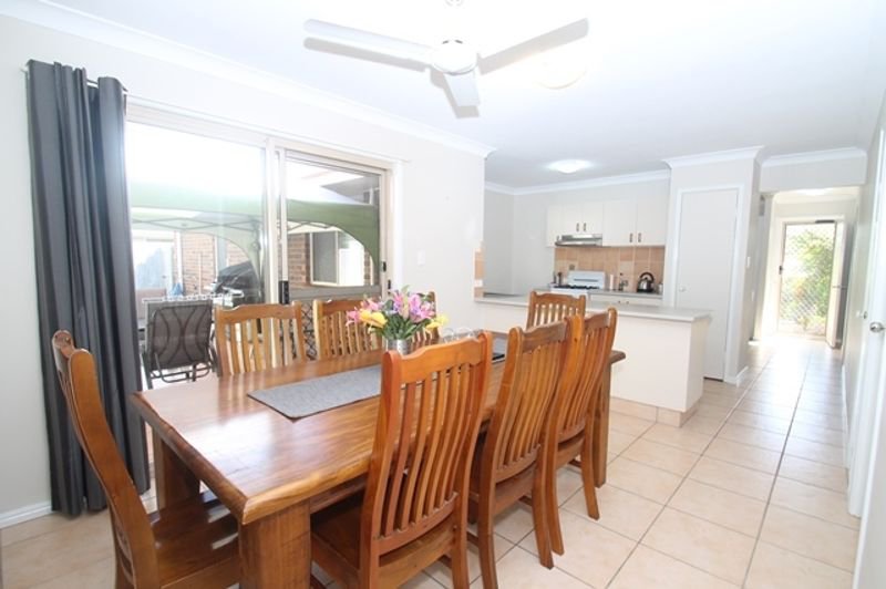 Photo - 17 Deborah Street, Glen Eden QLD 4680 - Image 4