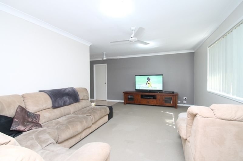 Photo - 17 Deborah Street, Glen Eden QLD 4680 - Image 6