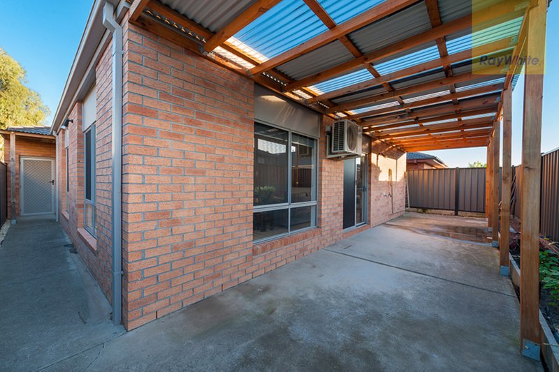 Photo - 17 Dempster Drive, Craigieburn VIC 3064 - Image 11