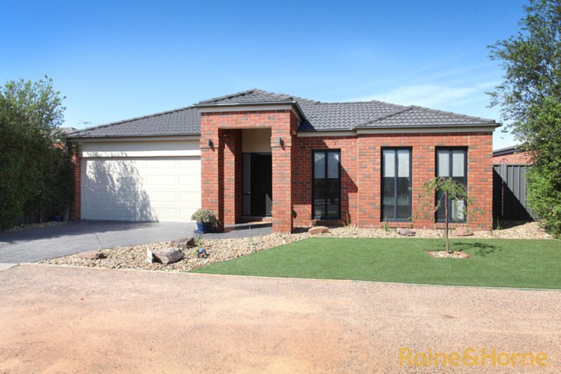 17 Dickerson Street, Caroline Springs VIC 3023