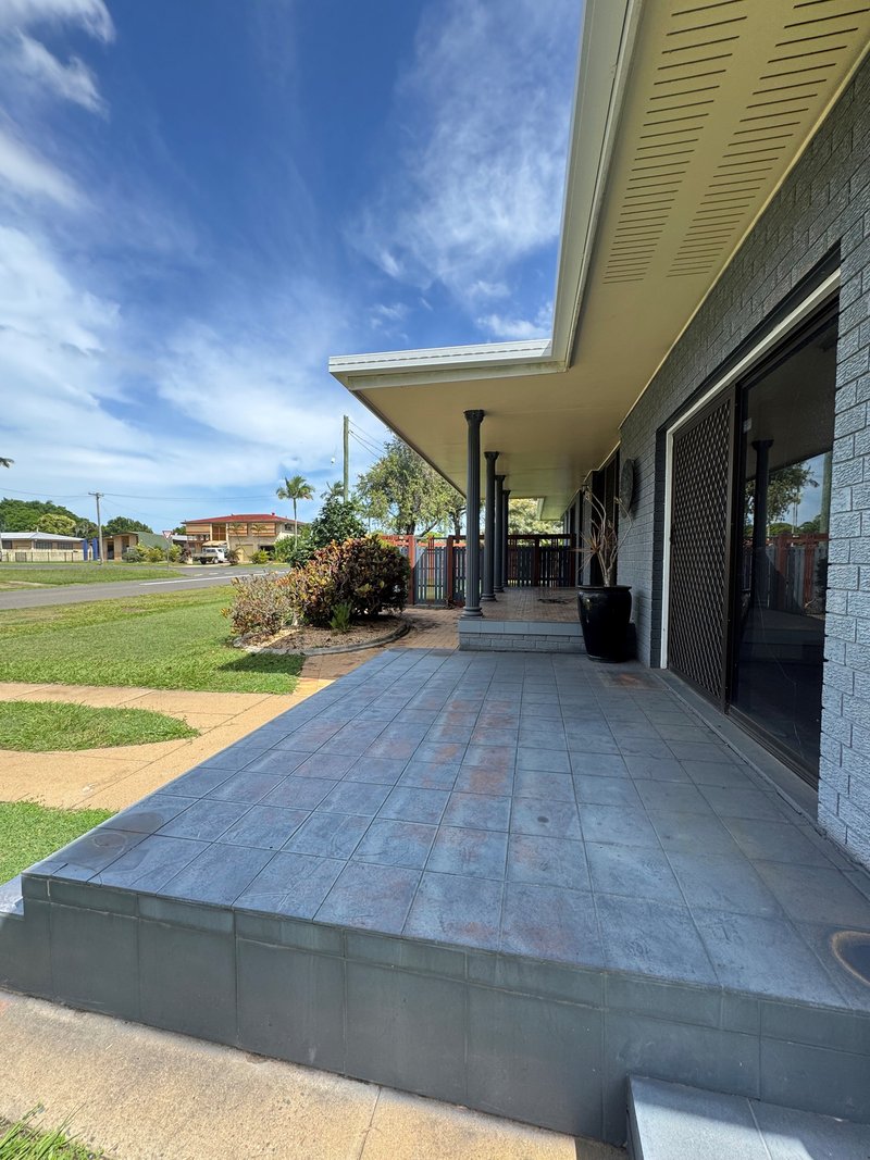 Photo - 17 Dixon Street, Kepnock QLD 4670 - Image 2