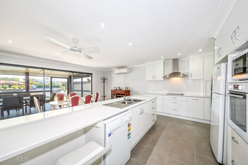 Photo - 17 Dolphin Drive, Bongaree QLD 4507 - Image 3