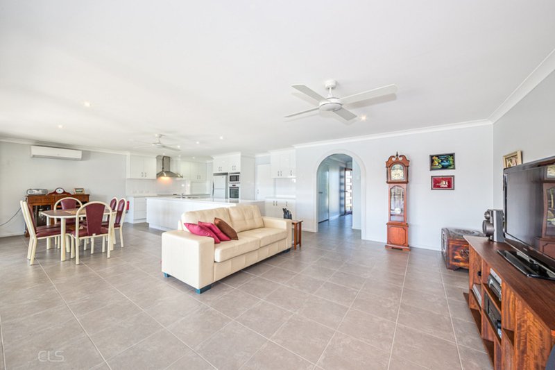 Photo - 17 Dolphin Drive, Bongaree QLD 4507 - Image 8