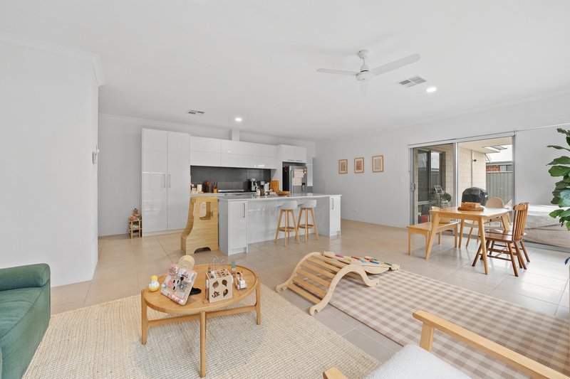 Photo - 17 Dooragan Street, Baldivis WA 6171 - Image 11