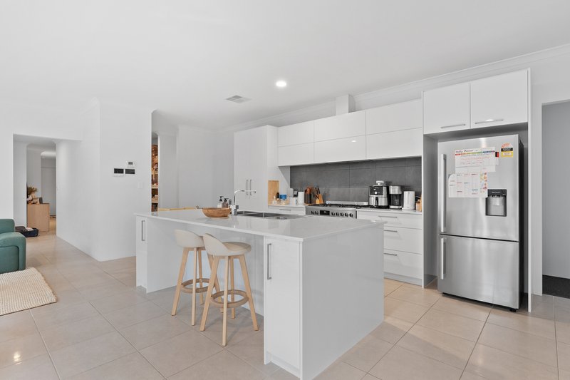 Photo - 17 Dooragan Street, Baldivis WA 6171 - Image 16
