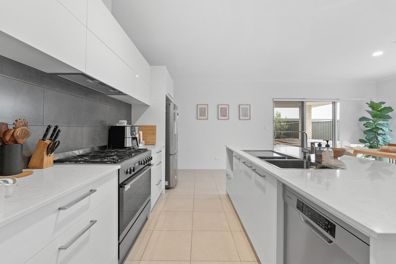 Photo - 17 Dooragan Street, Baldivis WA 6171 - Image 17